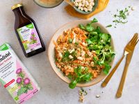 Quinoa-Möhren-Salat mit Mariendistel-Kräuter-Vinaigrette