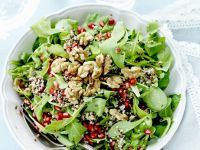 Quinoasalat mit Walnüssen und Granatapfel Rezept