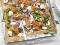 Pizza mit Räucherlachs Rezept