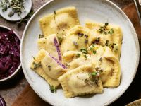 Ravioli mit Rotkohlfüllung Rezept