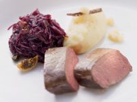 Rehrückenbraten mit Feigen-Rotkraut Rezept