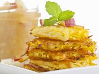 Reibekuchen mit Apfelmus Rezept