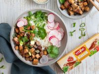Reisbowl mit mariniertem Vitam-Tofu und Sesam
