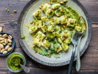 Ricotta-Zitronen-Gnocchi mit Pistazien-Basilikum-Pesto Rezept