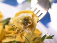 Ricottaravioli mit Estragon und grünem Spargel Rezept