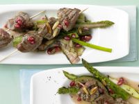Rindfleischspieße mit grünem Spargel Rezept