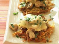 Rösti mit Champignons und Käse überbacken Rezept