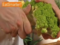 Wie Sie Romanesco mühelos putzen und in Röschen teilen