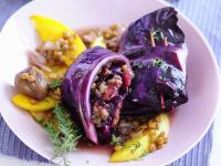 Rotkohlpäckchen mit Maronen Rezept