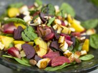 Salat mit Roter Bete und Halloumi Rezept