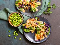 Salatwraps mit Erdnusssauce Rezept