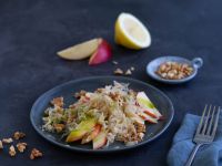 Sauerkrautsalat mit Äpfeln und Walnüssen Rezept