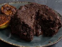 Schokoküchlein mit karamellisierten Feigen