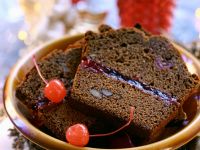 Schokoladenkuchen mit Marmeladenfüllung Schokoladenkuchen mit Marmeladenfüllung