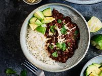 Schwarze-Bohnen-Mole mit Avocado und Reis Rezept