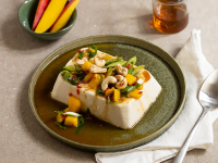 Seidentofu getoppt mit Frühlingszwiebel-Salsa in Ahorn-Sojasauce Rezept