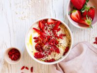 Skyr mit Erdbeeren und Haferflocken Rezept
