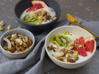 Skyr mit Kernen, Grapefruit und Kiwi