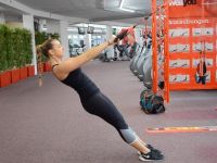 Rückentraining: Rudern am Slingtrainer