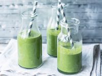 Smoothie aus Feldsalat, Spinat, Gurke und Apfel Rezept