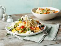 Spaghetti mit Sommergemüse und Feta Rezept