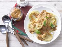 Spaghetti mit rotem Pesto Rezept