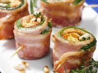 Speck-Zucchini-Röllchen mit Feta-Füllung Speck-Zucchini-Röllchen mit Feta-Füllung