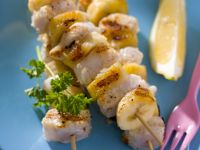 Spießchen mit Fisch und Banane Spießchen mit Fisch und Banane