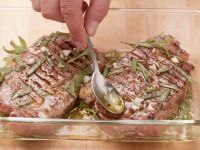 Steak aus der hohen Rippe in Kräutern mariniert Steak aus der hohen Rippe in Kräutern mariniert