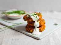 Süßkartoffel-Kürbis-Bratlinge mit Sojajoghurt-Dip Rezept