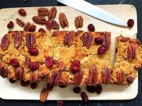 Süßkartoffelkuchen mit Cranberries und Pekannüssen Rezept