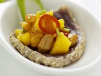 Thunfisch-Sashimi mit Mangosalat Thunfisch-Sashimi mit Mangosalat