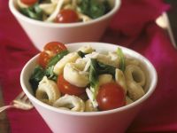 Tortellinisalat mit Spinat und Cherrytomaten Rezept