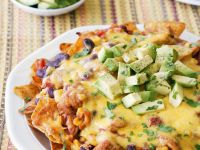 Überbackene Tortilla-Chips mit Hähnchen und Avocado Rezept