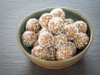 Vanille-Energy-Balls mit Kokoshülle Rezept