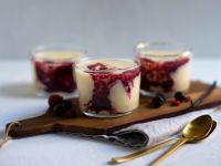 Vanillepudding mit Beerensauce Rezept