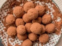 Vegane Schokopralinen mit Kakaohülle Rezept