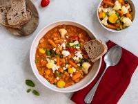 Weiße Bohnen in cremiger Tomaten-Feta-Sauce Rezept