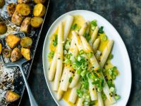 Weißer Spargel mit Maracuja-Dressing und Currykartoffeln Rezept
