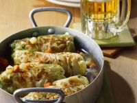 Mit Hackfleisch gefüllte Tomaten