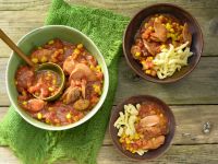 Würstchengulasch mit Spätzle Rezept