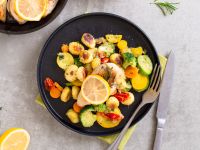 Zitronen-Ofen-Hähnchen auf Toscana-Gemüse-Gnocchi-Pfanne Rezept