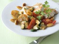 Zitroniges Hühnchen mit Zucchini und Tomate Rezept