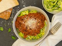 Zoodles mit Bolognese Rezept