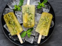 Zucchini-Minz-Eis am Stiel