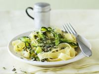 Zucchini-Pasta mit Limette Rezept