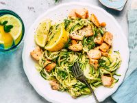 Zucchininudeln mit Lachs Rezept
