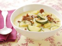 Zucchinisuppe mit Pfifferlingen und Kartoffeln Rezept