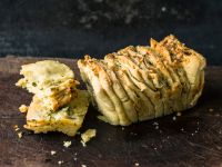Zupfbrot mit Kräuterbutter Rezept