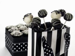 Cake-Pops in schwarz und weiß